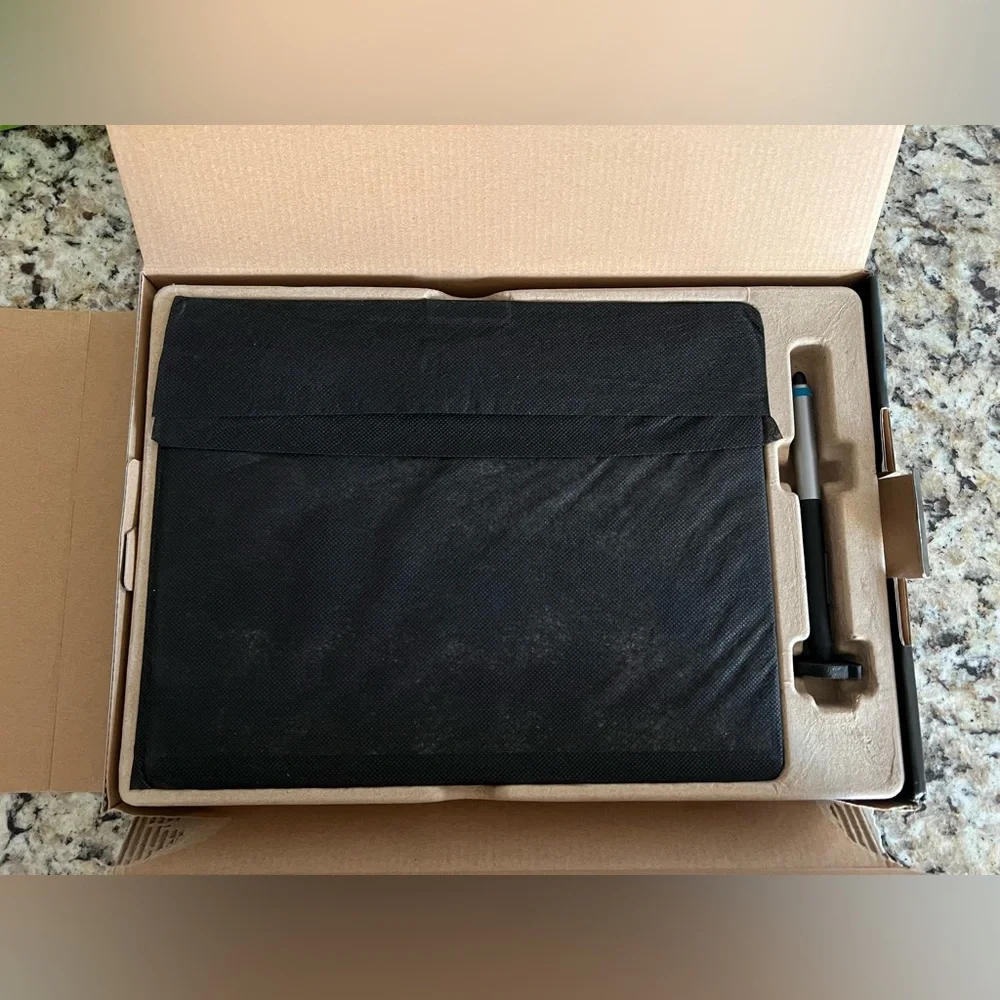NEW!! Wacom Intuos Creative Pen & Touch Tablet - CTH680 - Picture 3 of 7